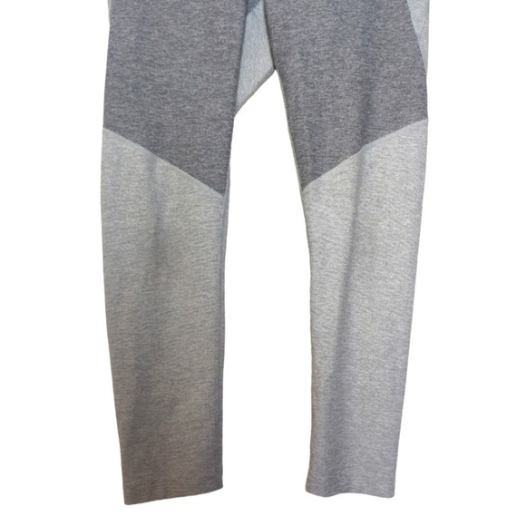 Outdoor Voices Gray Two-Toned Warmup Leggings Crop Ankle Size Medium - Picture 2 of 6